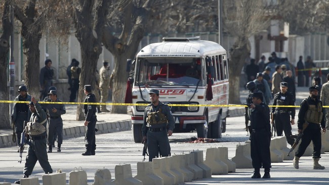 Serangan bom bunuh diri meletus di depan kantor polisi sipil nasional di wilayah barat ibu kota Kabul, Afghanistan, menewaskan 10 orang.