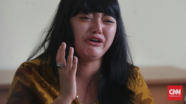 Direktur LBH Apik menyebut, Masinton melakukan kontrol berlebihan terhadap Staf Ahlinya. Kekerasan psikis juga disebut kerap dilakukan politikus PDIP tersebut.