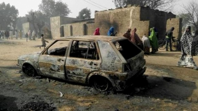 Saksi mata mengatakan melihat anggota Boko Haram menembak dan membakar korban, termasuk anak-anak.