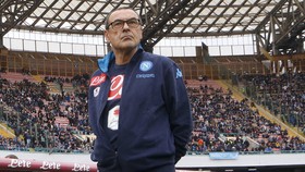 Istri Melahirkan, Bek Napoli Dipaksa Sarri Jadi Cadangan