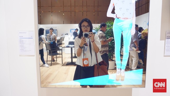 Salah satu insinyur Google berhasil membuat cermin cerdas. Cermin yang bisa dihubungkan dengan sistem operasi Android.