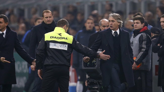 Pelatih Inter Milan itu manyayangkan keputusan pengadil lapangan yang mengusir dirinya.