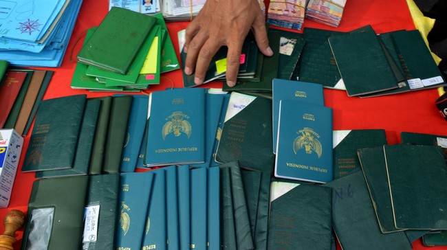 Ribuan buku nikah di KUA Jambi dan Yogyakarta raib dicuri dalam sebulan terakhir. Pihak Kemenag menduga bakal disalahgunakan untuk jasa kawin kontrak.