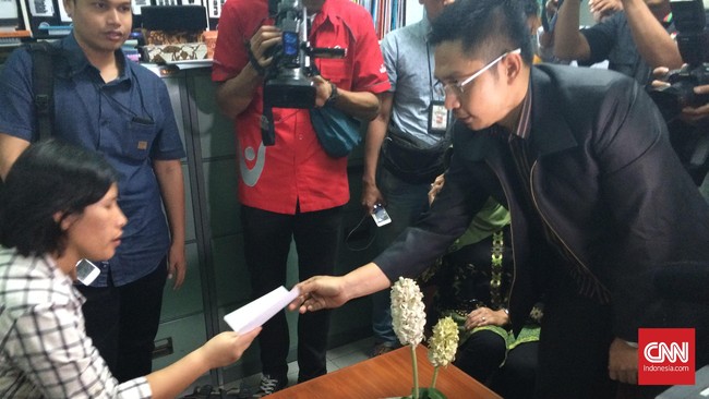 DIrektur LBH APIK memberi contoh Legislator PPP Ivan Haz dan PDIP Masinton Pasaribu, anggota yang diadukan ke MKD atas dugaan penganiayaan.