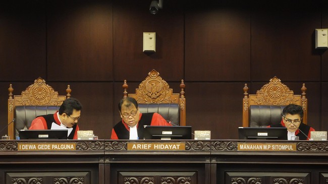 Target waktu penyelesaian sengketa pilkada didasarkan pada aturan yang mengharuskan MK memutus perkara pilkada maksimal 45 hari sejak registrasi perkara.