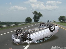 Mobil Fortuner Tabrak Truk di Tol Sragen, 2 Orang Tewas