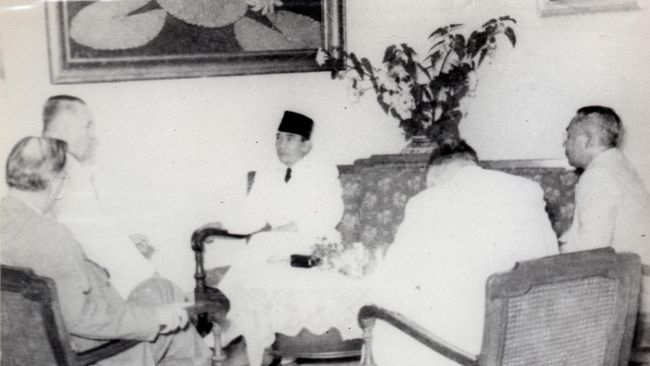 Kesederhanaan Proklamator RI Soekarno tercermin dari menu favoritnya. Ia merupakan seorang penyuka sajian sayur lodeh yang ditemani tempe bosok.