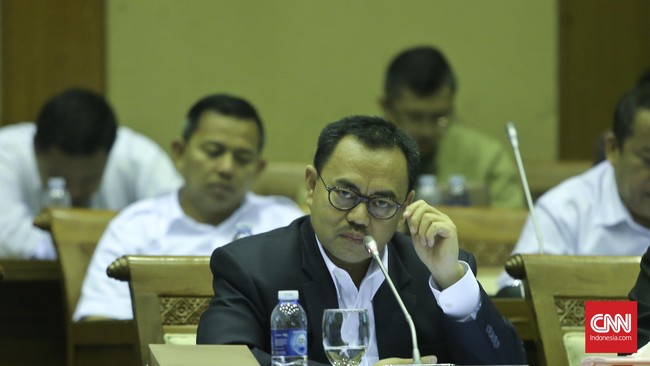 Pemerintah mempertimbangkan untuk merevisi turun asumsi harga minyak mentah Indonesia (ICP) tahun ini ke kisaran US$30-40 per barel.