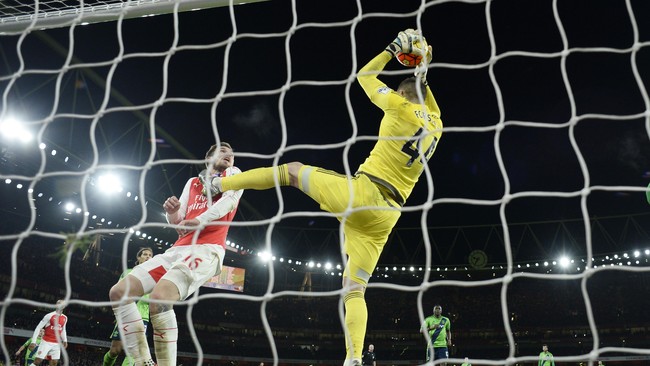 Kiper Southampton Fraser Forster sukses mematahkan 10 peluang emas yang dimiliki Arsenal.