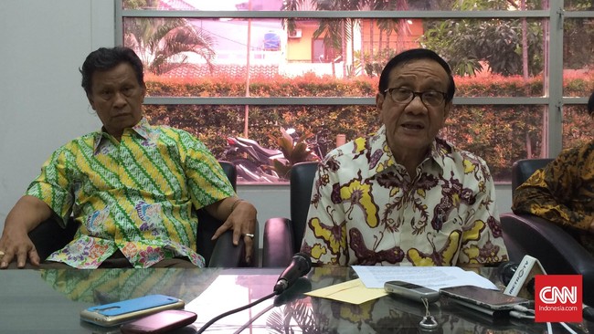 Politisi senior Golkar Akbar Tandjung mengatakan telah dikunjungi beberapa calon ketua umum Partai Golongan Karya.