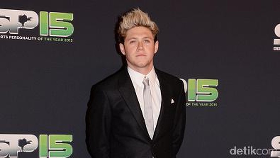 BELFAST, NORTHERN IRELAND - DECEMBER 20:  One Direction's Niall Horan on the red carpet before the BBC Sports Personality of the Year award at Odyssey Arena on December 20, 2015 in Belfast, Northern Ireland.  (Photo by Carrie Davenport/Getty Images)