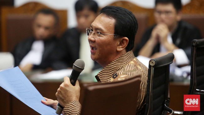 Ahok mengaku baru tahu persoalan UPS saat DPRD DKI ribut membahas APBD 2015. Ketika itu pula Ahok hampir diberhentikan sebagai gubernur.