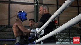 Pria dengan Tato Arturo Gatti Itu Pelatih Daud Yordan