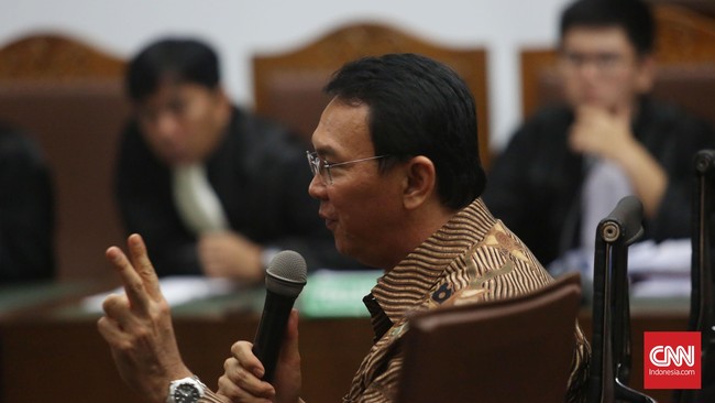 Ahok meminta agar JPU yang menangani perkara tindak pidana korupsi lebih meningkatkan tuntutannya agar para koruptor menyesali perbuatannya.