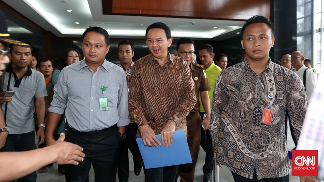 Wakil Ketua Komisi Hukum DPR Benny K Harman mengatakan meski pernah menjadi anggota DPR, Ahok tidak memiliki alasan tidak memenuhi panggilan komisi.