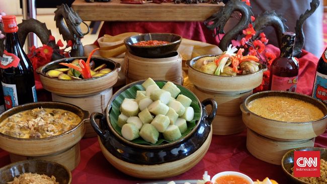 Perayaan Imlek tak lengkap tanpa adanya kuliner China yang enak dan khas. Beberapa hotel di Jakarta menghadirkan kuline khas Imlek yang menggoda lidah.