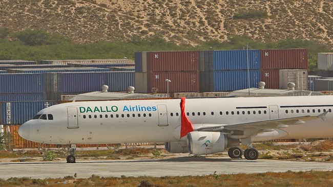 Tim penyelidik menemukan indikasi bahwa ledakan dalam pesawat Somalia pada pekan lalu berasal dari bom yang disembunyikan di dalam laptop.