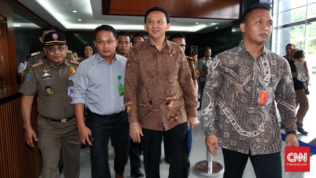 Gubernur DKI Jakarta Basuki Tjahja Purnama sudah mendapat laporan soal dugaan kasus pencurian kabel bawah tanah.