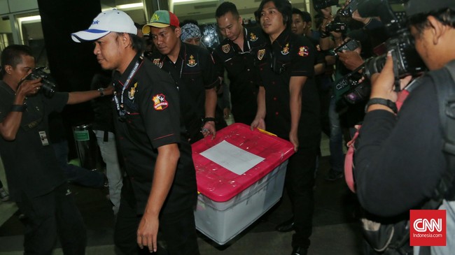 Penyidik Badan Reserse Kriminal (Bareskrim) Mabes Polri sudah bekerjasama dengan pihak rumah sakit dan memeriksa dokter-dokternya. 