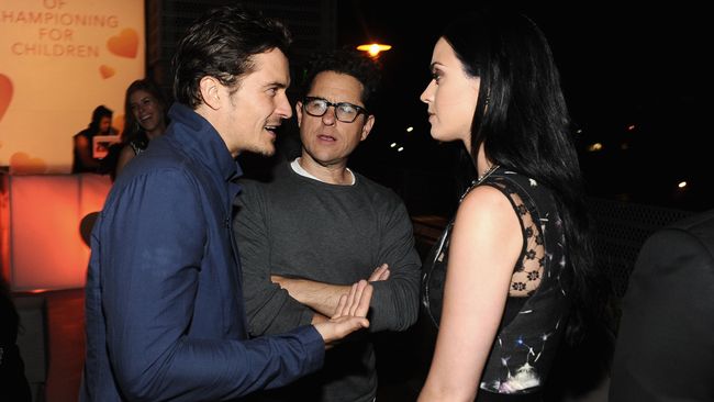Orlando Bloom pertama kali menegur Katy Perry di acara Golden Globes 2016. Keduanya tampak tenggelam dalam percakapan seru.