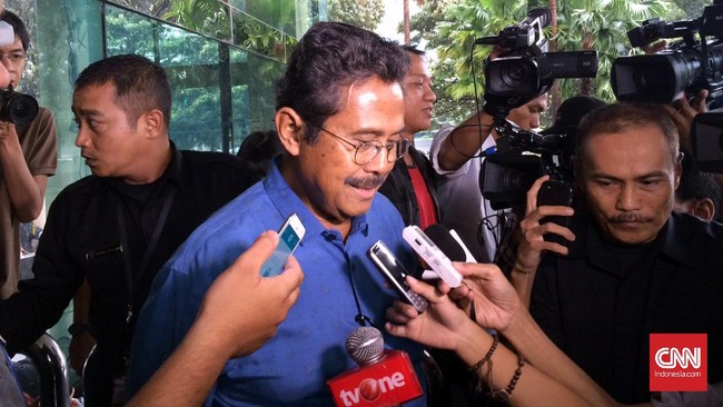 Politikus, aktivis, pejabat publik, hingga akademisi berbondong-bondong mendatangi KPK mempertanyakan kelanjutan kasus Century, BLBI, dan RS Sumber Waras.