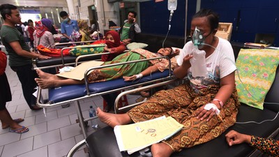 Pasien Covid-19 Menumpuk di IGD RSUD Soetomo Surabaya