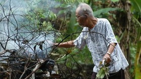 Sekelumit Cerita Soal Hobi Bakar Sampah Pramoedya