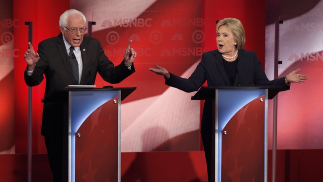 Dalam debat menjelang primer di New Hampshire kali ini, Clinton mempertanyakan apakah janji-janji dari rivalnya, Bernie Sanders, mungkin diwujudkan.