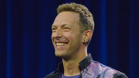 Demi Dakota Johnson, Chris Martin 'Tunggu' Gwyneth Paltrow