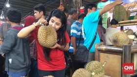 Libur Imlek, Ribuan Warga Serbu Festival Durian Goa Kreo