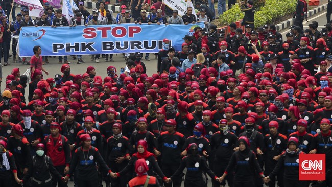 Intimidasi kerap membayangi buruh yang berani berserikat dan melakukan pemogokan. Beragam ancaman diberikan perusahaan terhadap buruh.