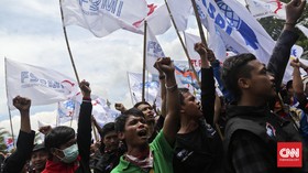 Puluhan Ribu Buruh Jabar Tuntut Kenaikan Upah