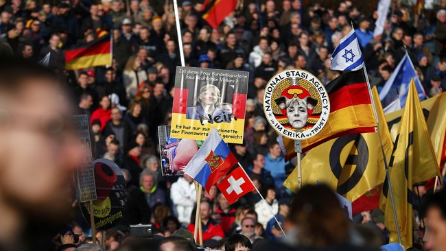 Ribuan orang yang digawangi kelompok anti-Islam PEGIDA di Eropa menggelar demo besar-besaran menentang kedatangan imigran asal Timur Tengah dan Afrika.