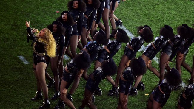 Dalam album Lemonde, diduga Beyonce menyanyikan lagu mengenai perselingkuhan yang dilakukan ayahnya, Matthew Knowles dan suaminya, Jay Z.