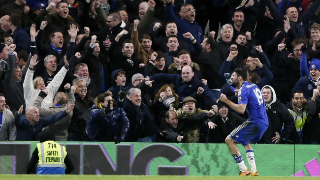 Diego Costa dan Eden Hazard mendapat sorotan keras jelang laga lawan Paris Saint-Germain namun Guus Hiddink dengan sigap membela dua pemain tersebut.