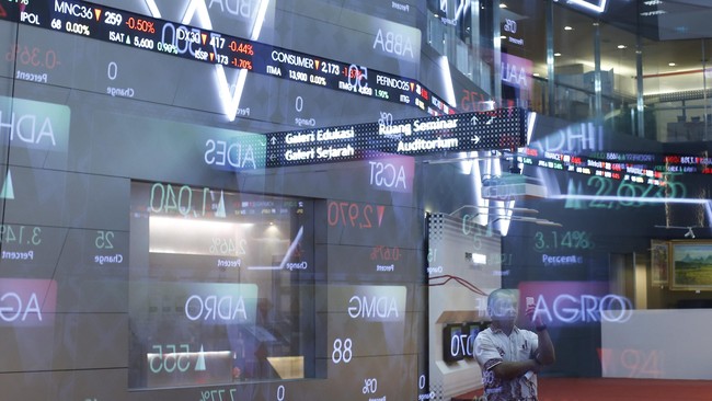 Beberapa pengamat bahkan berani memprediksi, Bank Indonesia akan kembali menurunkan suku bunga acuannya sebesar 25 bps bulan depan.