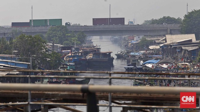 Genangan air setinggi 40 cm terlihat di beberapa wilayah di Jakarta, antara lain Kampung Melayu, Pengadegan, Bidaracina, dan Cawang.