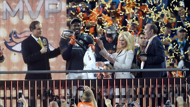 Linebacker Denver Broncos Von Miller dinobatkan sebagai pemain terbaik (MVP) dalam ajang final NFL, Superbowl 50, yang berlangsung di Santa Clara, California.