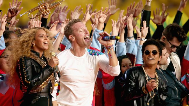 Beyonce menilai Hook Up "sangat mengerikan." Lagu itu pun urung dimasukkan ke dalam album musik Coldplay.