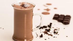 Minum Cokelat Panas Sebelum Tidur, Sudah Tepatkah?