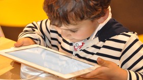 5 Cara Mengurangi Kecanduan Gadget pada Anak