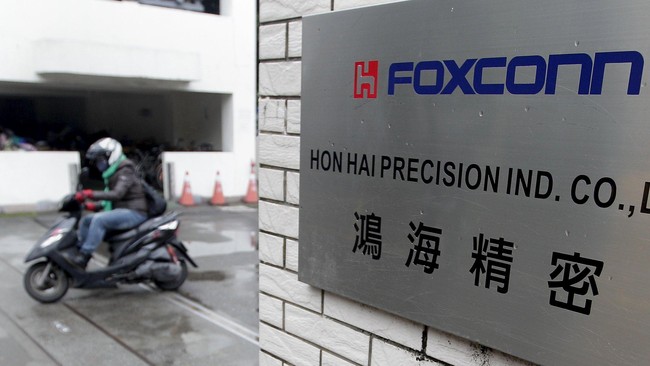 Foxconn diketahui mempertimbangkan rencana untuk membuka pabrik di AS dengan dukungan investasi dari Apple untuk memproduksi layar.