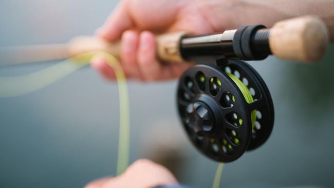 Kegiatan memancing logam menjadi aktivitas favorit warga Prancis, dampak positifnya adalah membuat sungai menjadi bersih dan lingkungan semakin asri.