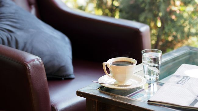 Menikmati kopi baiknya menunggu jeda beberapa saat setelah bangun pagi. Di samping itu, hindari minum kopi enam jam sebelum tidur jika ingin tidur berkualitas.