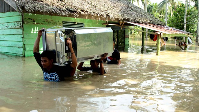 Badan Penanggulangan Bencana Daerah (BPBD) Daerah Istimewa Yogyakarta mengungkapkan bahwa terdapat empat korban jiwa akibat dampak siklon tropis Cempaka.