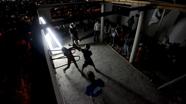 Foto Proyek Sosial Sasana Tinju Amatir di Atap Apartemen