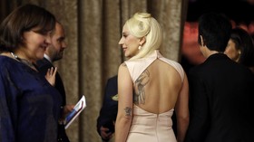Jelang Grammy, Lady Gaga 'Abadikan' David Bowie di Tubuhnya