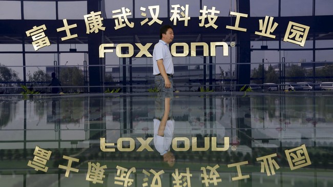 Foxconn mempertimbangkan untuk membuka pabrik panel TV layar datar di Amerika Serikat dengan nilai investasi yang mampu membuka 50 ribu lapangan kerja.