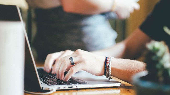 Di zaman sekarang ini banyak sekali pemuda Indonesia yang menjadi entrepreneur muda yang sukses. Apa karakteristik wirausahawan muda yang sukses?