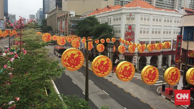 Keramaian yang biasanya menjadi pemandangan di kawasan Chinatown, Singapura, mendadak hilang. Padahal, beberapa jam sebelumnya Chinatown dibanjiri manusia.